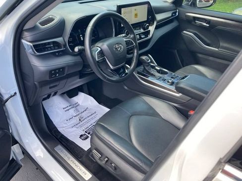 Used 2023 Toyota Highlander Limited AWD/4WD image 15