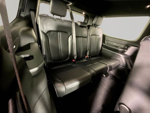 Used 2022 Jeep Wagoneer Series II AWD/4WD image 26