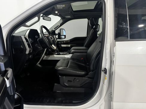 Used 2019 Ford F150 Lariat w/ Equipment Group 502A Luxury AWD/4WD image 16