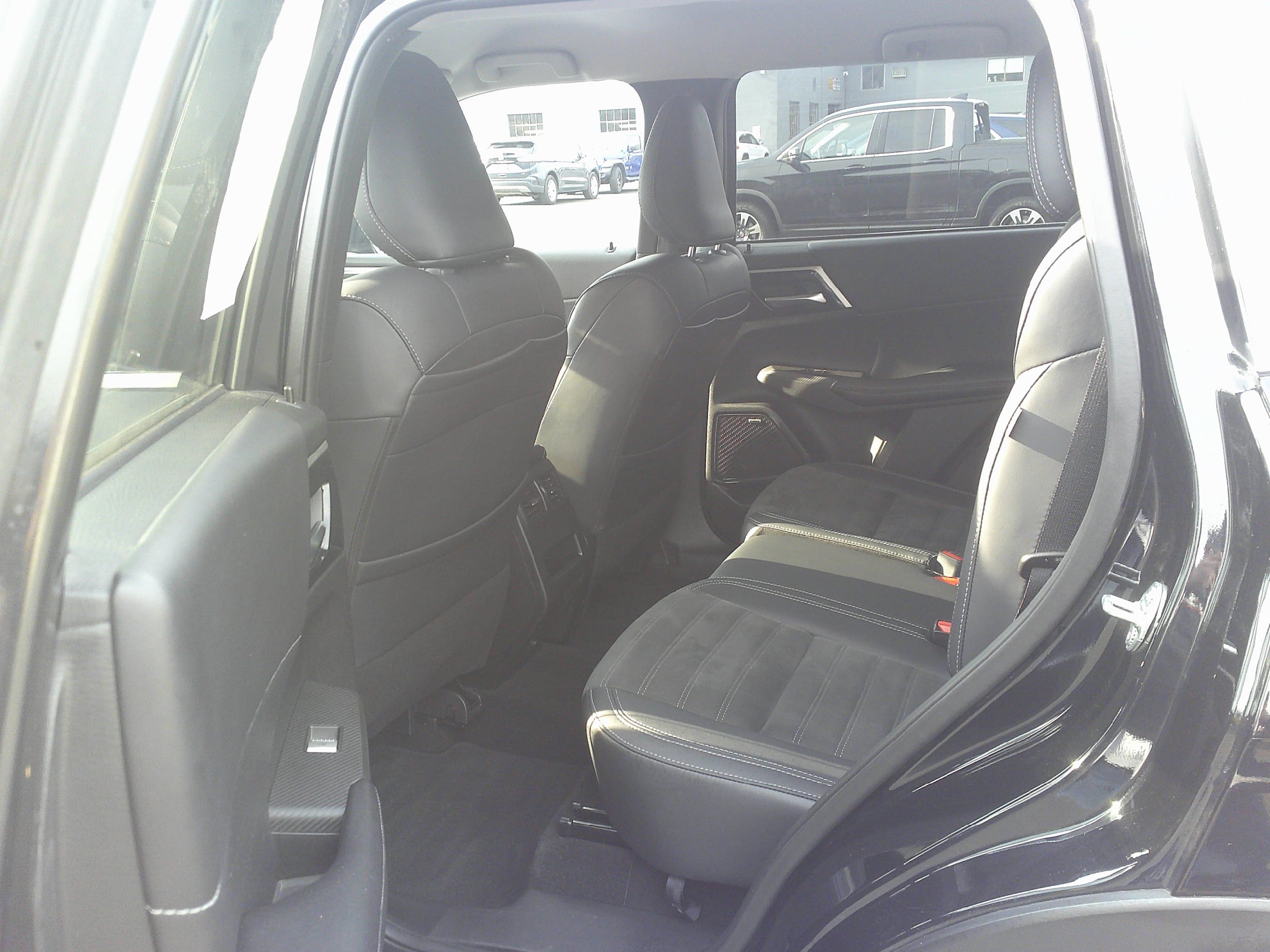 Used 2025 Mitsubishi Outlander SE AWD/4WD image 22