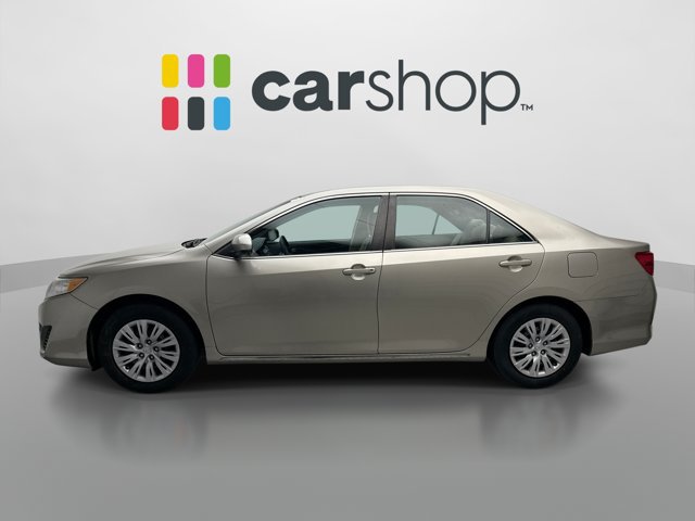 Used 2014 Toyota Camry LE FWD image 2