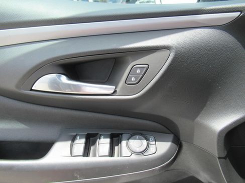 Used 2026 Buick Envista Preferred FWD image 19