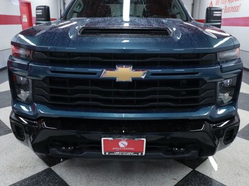 Used 2025 Chevrolet Silverado 2500 Custom w/ Custom Value Package AWD/4WD image 4