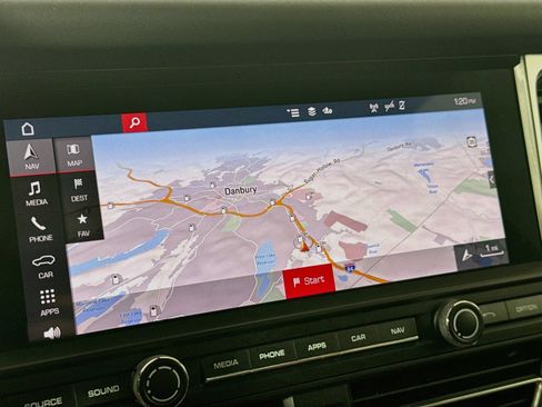Certified 2021 Porsche Macan AWD/4WD image 17