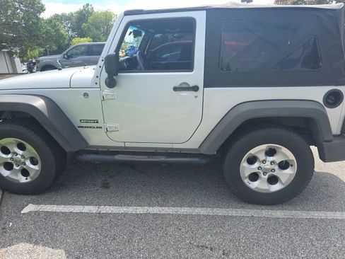Used 2011 Jeep Wrangler Sport AWD/4WD image 2