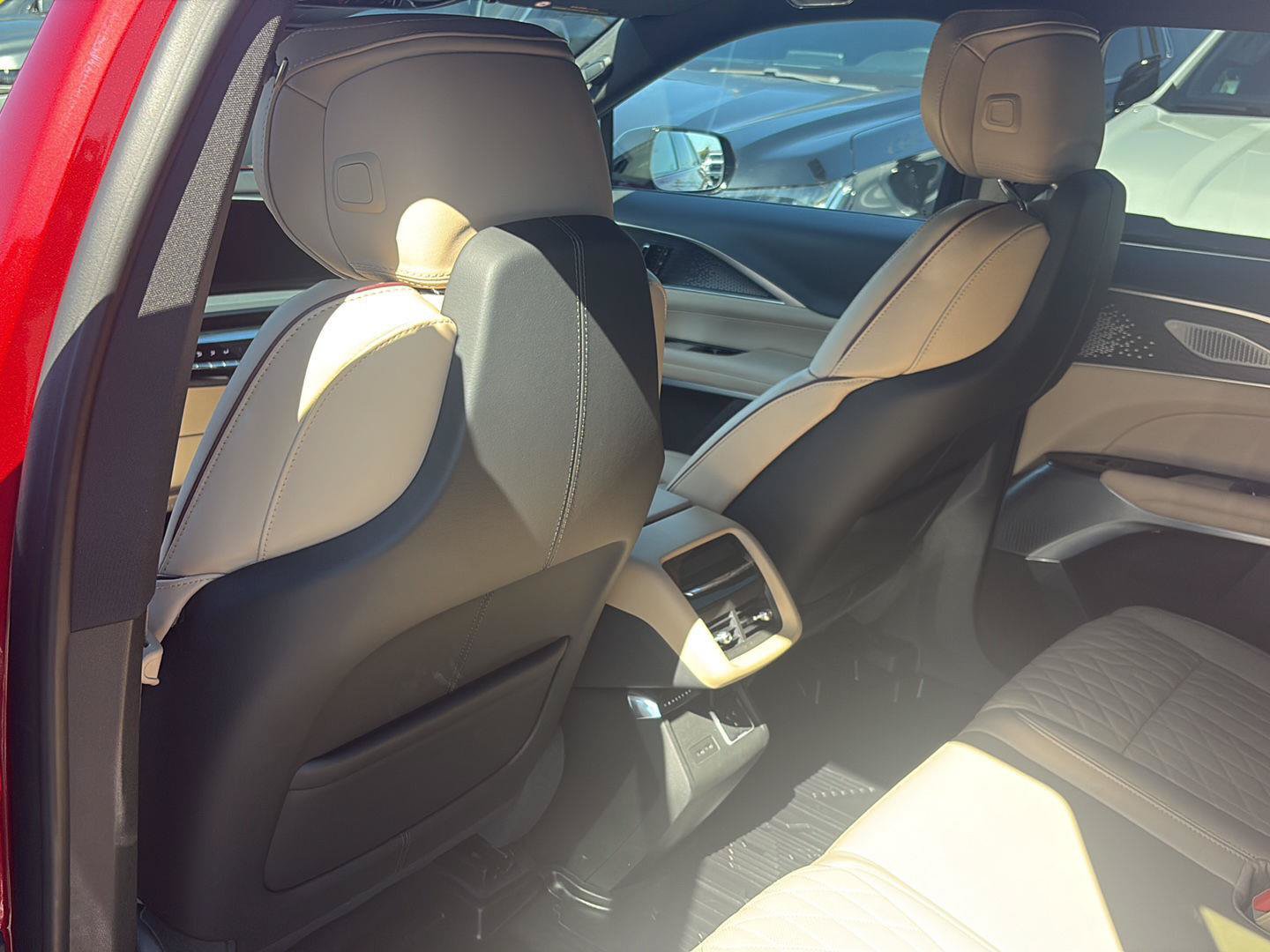 Used 2026 Cadillac Lyriq Signature Luxury w/ Nappa Leather Package AWD/4WD image 29