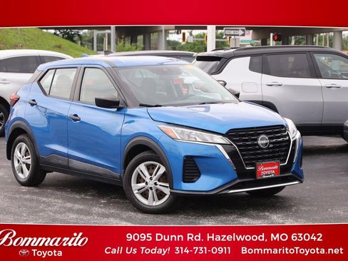 Used 2022 Nissan Kicks S FWD image 1