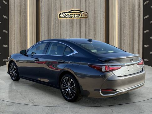 Used 2025 Lexus ES 300h w/ Premium Package image 4