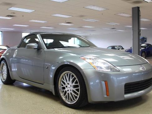 Used 2004 Nissan 350Z Touring image 2