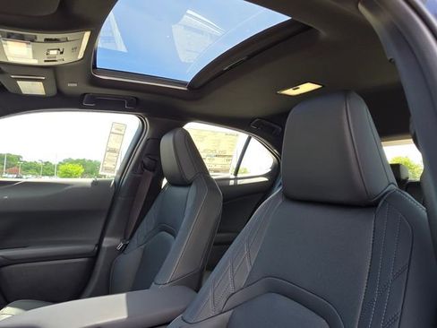 New 2026 Lexus UX 300h FWD image 21