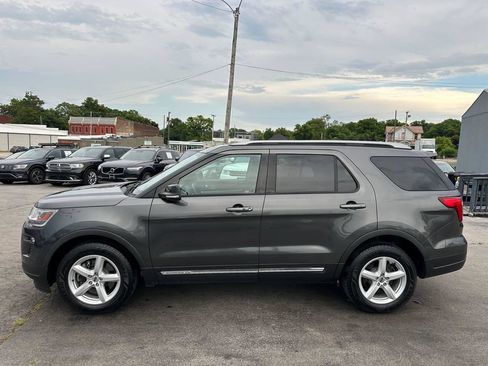 Used 2018 Ford Explorer XLT w/ Equipment Group 202A FWD image 7