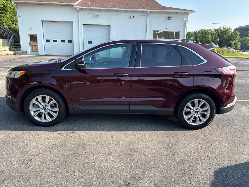 Used 2022 Ford Edge Titanium AWD/4WD image 2