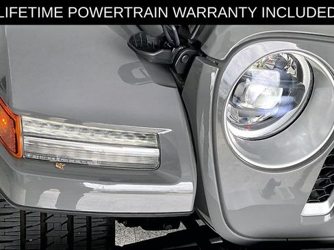 Used 2023 Jeep Wrangler Unlimited Sahara AWD/4WD image 38