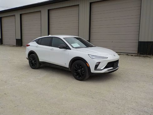 Used 2025 Buick Envista Sport Touring w/ Convenience II Package image 3