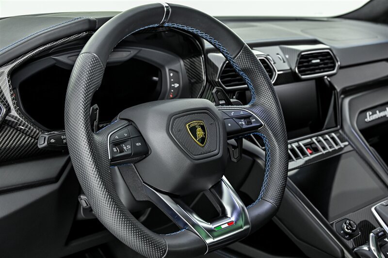 Used 2022 Lamborghini Urus AWD/4WD image 37