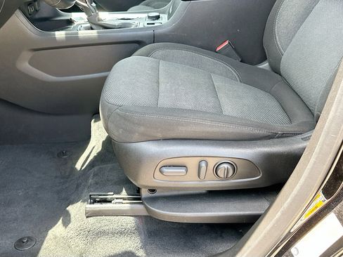 Used 2023 Chevrolet Traverse LT FWD image 18