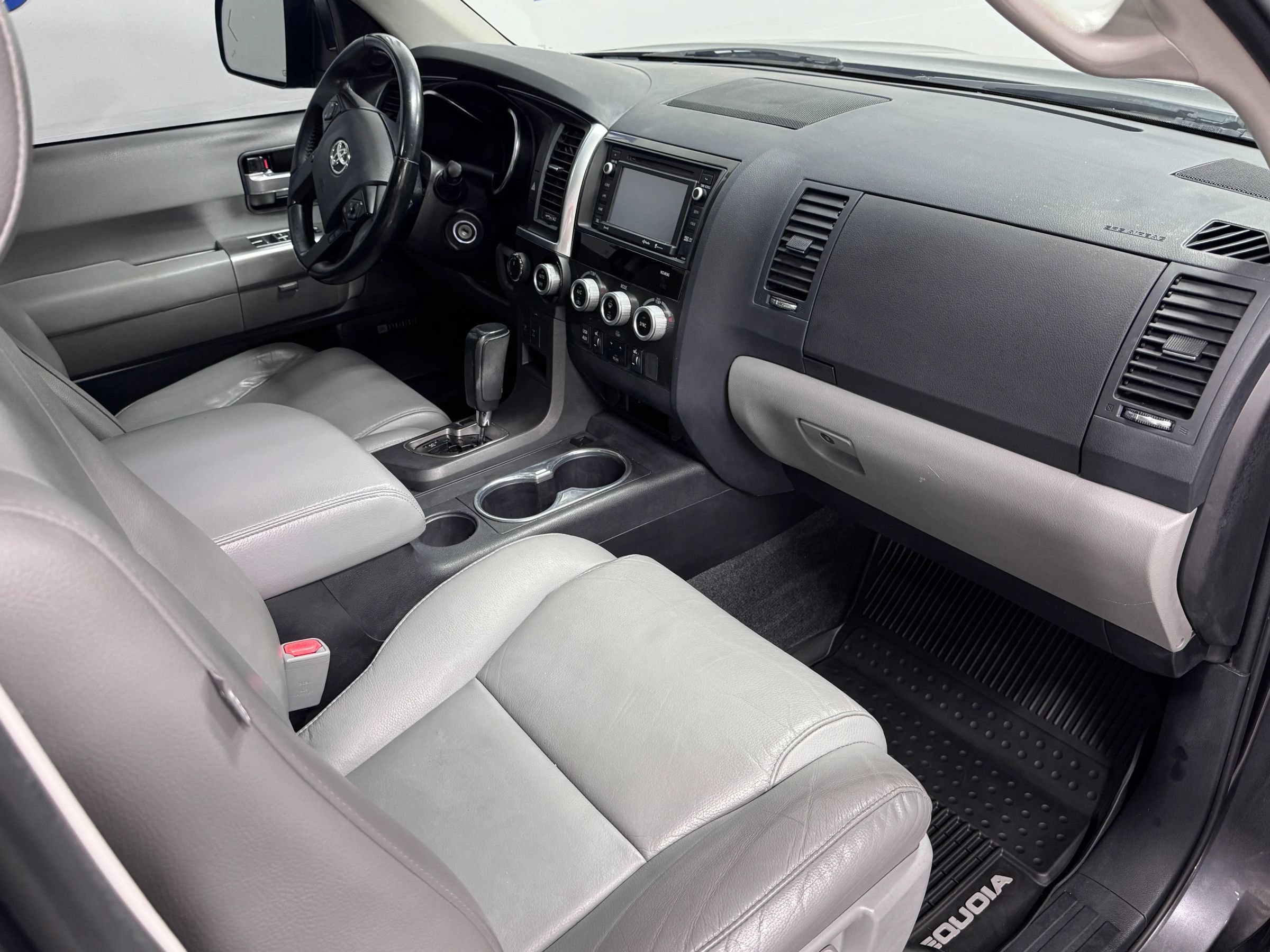 Used 2018 Toyota Sequoia Limited w/ Safety & Convenience Package AWD/4WD image 12