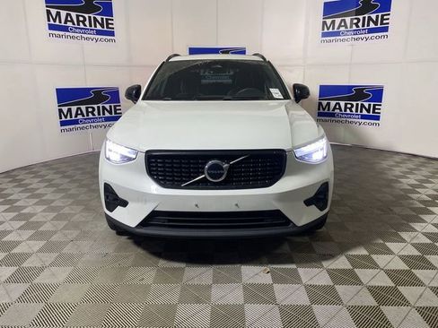 Used 2023 Volvo XC40 B5 Plus image 15
