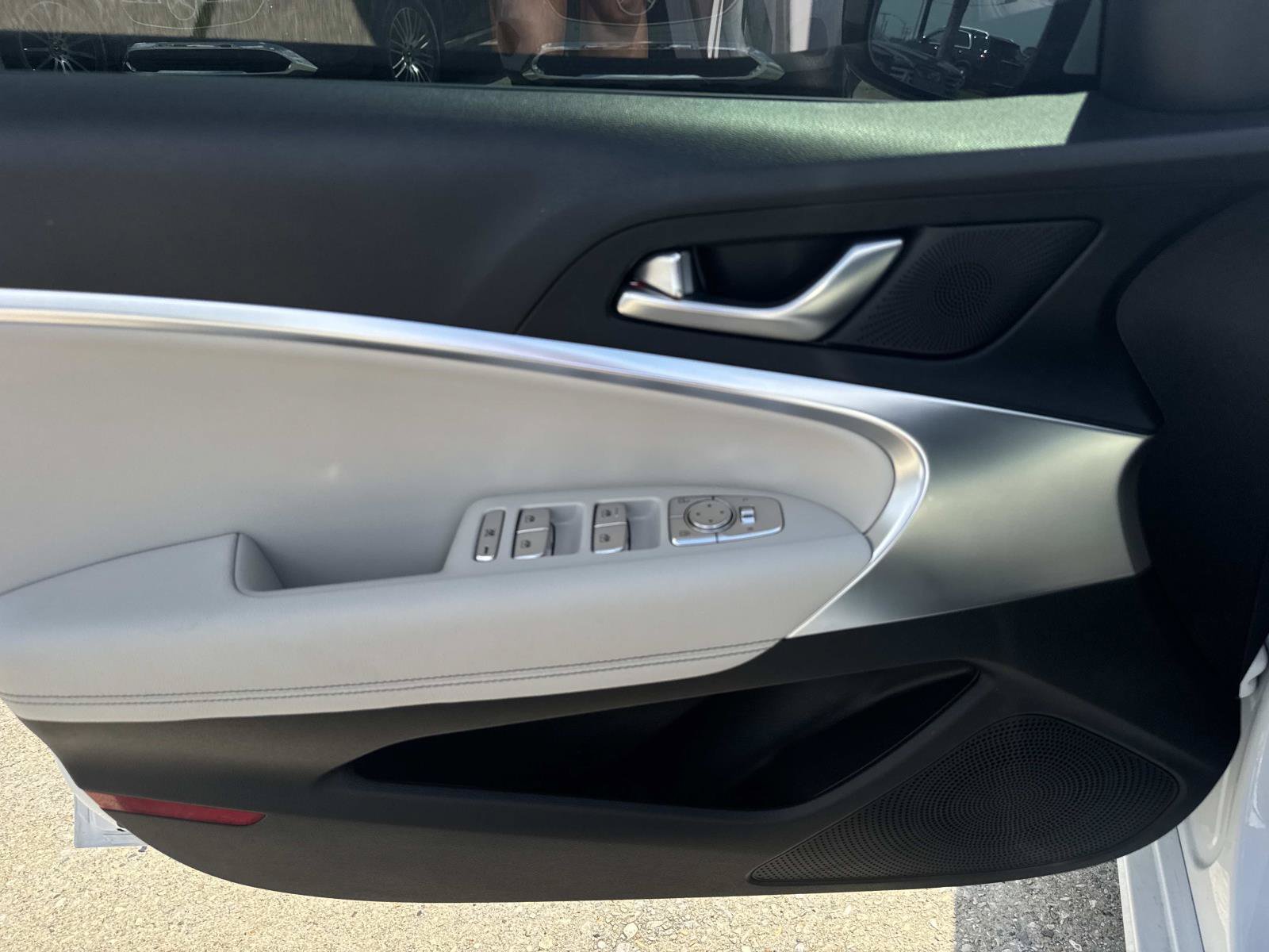 Used 2025 Genesis G70 2.5T RWD image 17