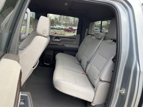 Used 2024 GMC Sierra 1500 SLE w/ Preferred Package image 15