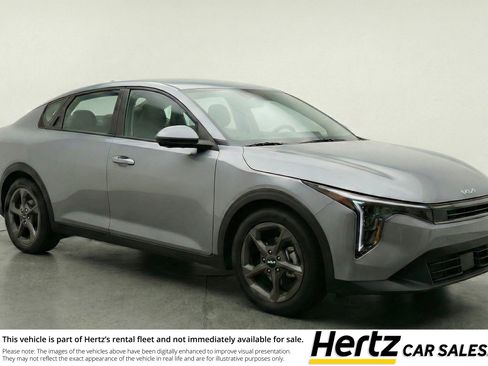 Used 2025 Kia K4 LXS image 1