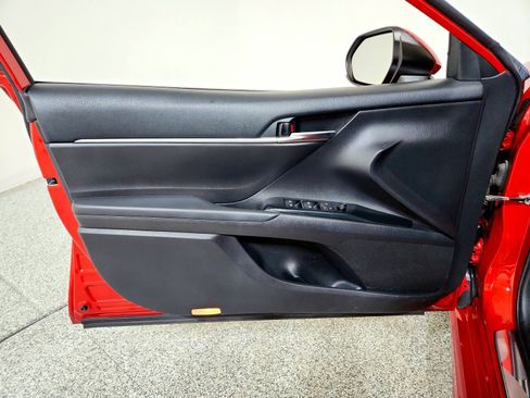 Used 2019 Toyota Camry SE image 16