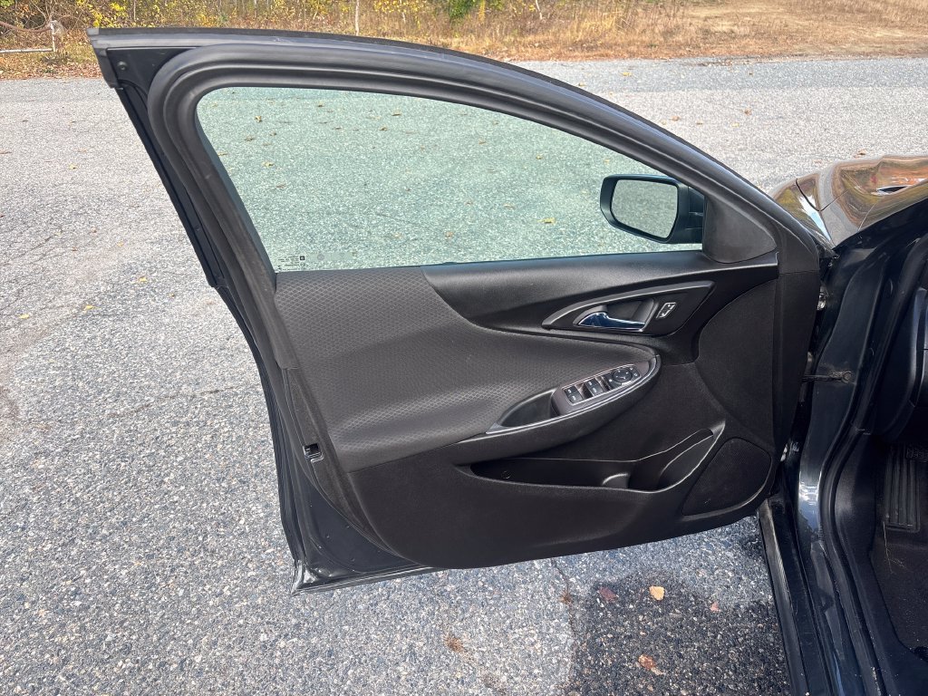 Used 2018 Chevrolet Malibu LT FWD image 10