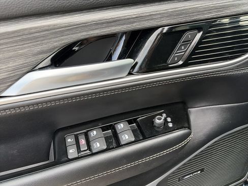 Used 2024 Jeep Wagoneer Series III AWD/4WD image 18