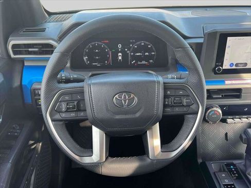 Certified 2025 Toyota Tacoma TRD Off-Road image 15