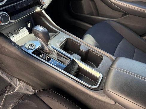 Used 2025 Nissan Sentra SV image 36