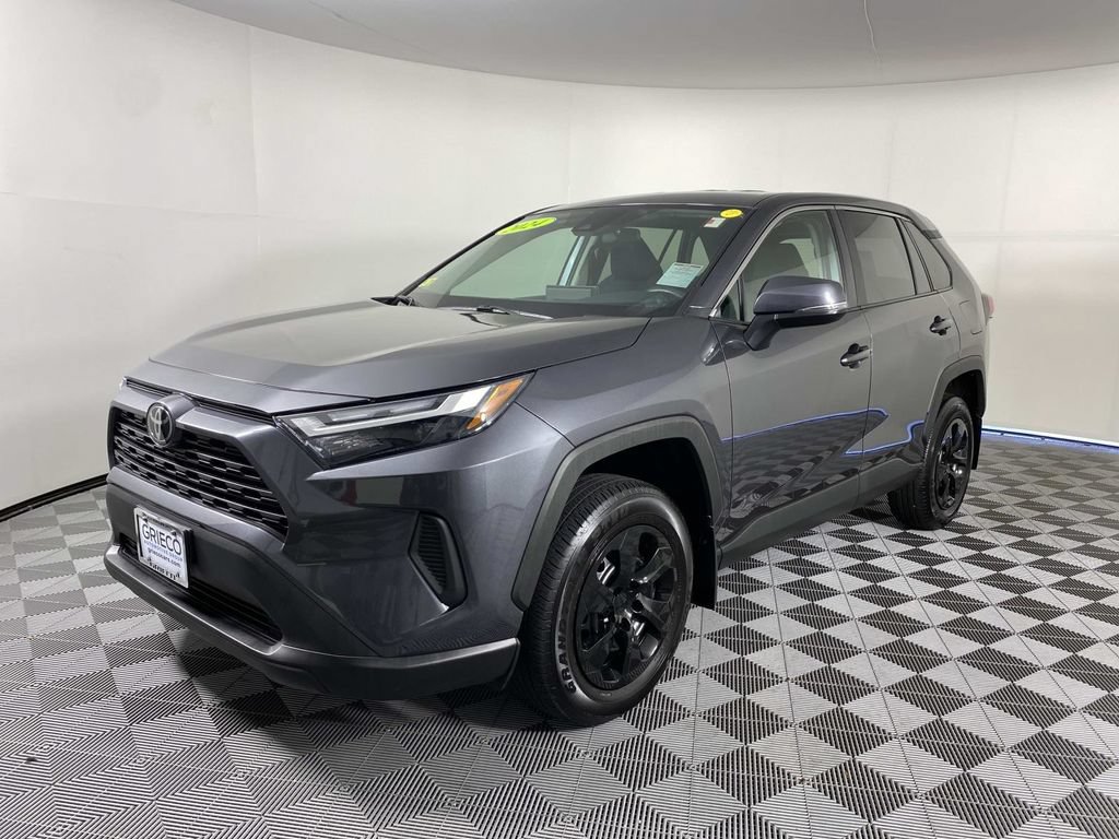 Used 2024 Toyota RAV4 LE AWD/4WD image 4
