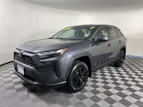 Used 2024 Toyota RAV4 LE AWD/4WD image 4