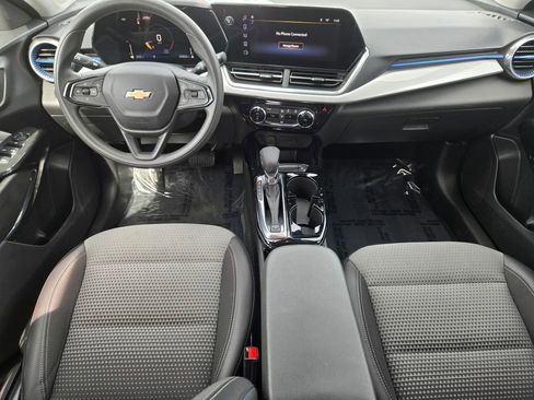 Used 2024 Chevrolet Trax LT image 11