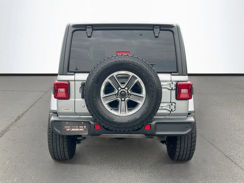 Used 2018 Jeep Wrangler Unlimited Sahara AWD/4WD image 6