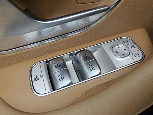 Used 2025 Mercedes-Benz GLE 450e 4MATIC image 25