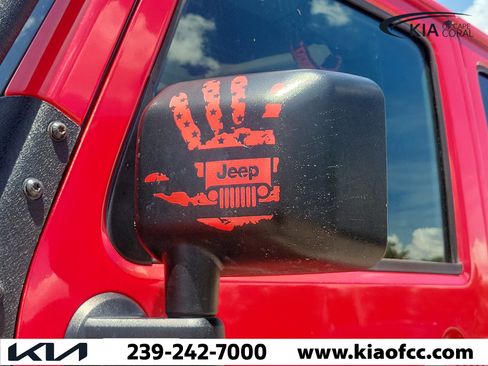 Used 2016 Jeep Wrangler Unlimited Rubicon AWD/4WD image 7