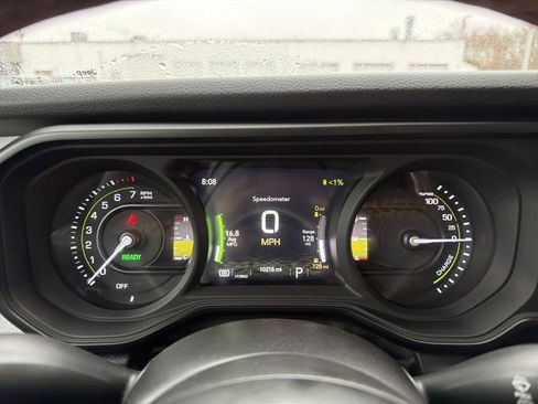 Used 2024 Jeep Wrangler Unlimited image 23