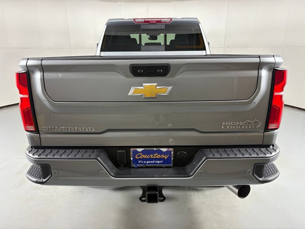 Used 2025 Chevrolet Silverado 2500 High Country w/ Technology Package AWD/4WD image 8