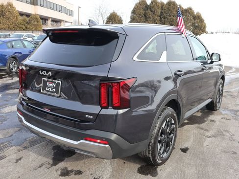 Used 2025 Kia Sorento S image 5