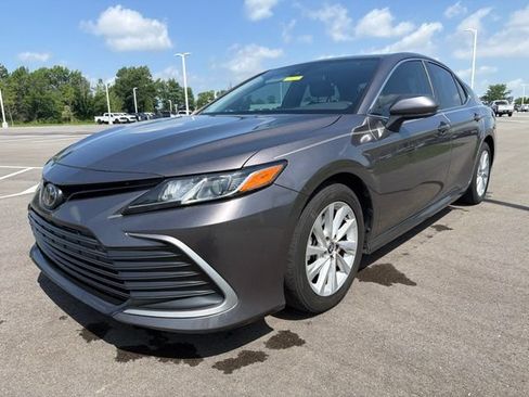 Used 2022 Toyota Camry LE FWD image 2