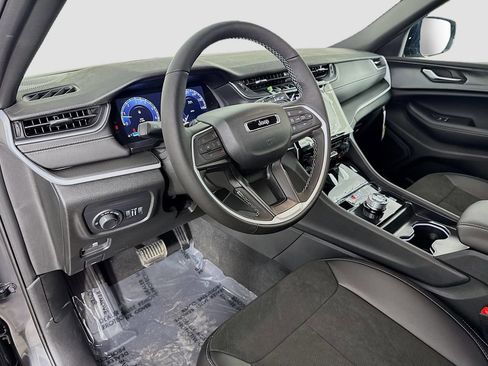 New 2025 Jeep Grand Cherokee L Laredo image 24