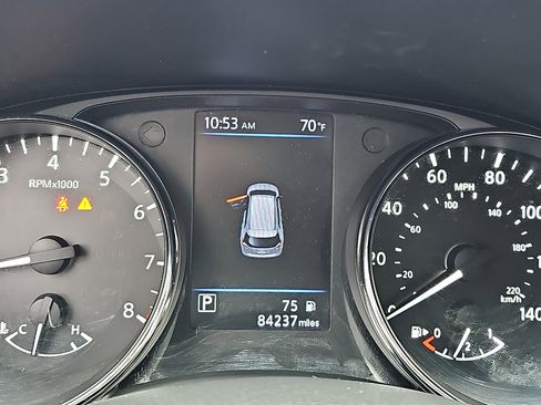 Used 2018 Nissan Rogue SV image 19