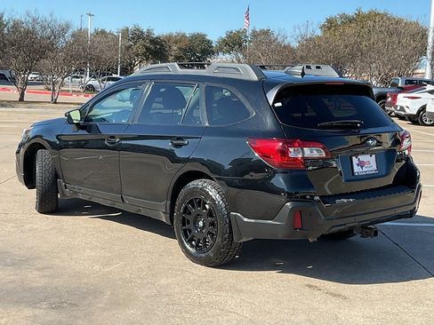Used 2018 Subaru Outback 2.5i Limited image 7