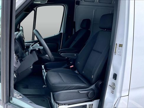 Used 2025 Mercedes-Benz Sprinter 2500 image 8