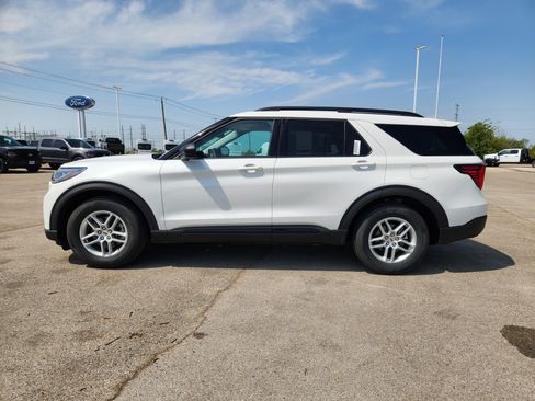 New 2026 Ford Explorer Active w/ Active Comfort Package RWD image 3