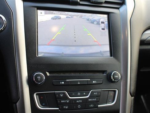 Used 2017 Ford Fusion SE w/ Fusion SE Technology Package image 11