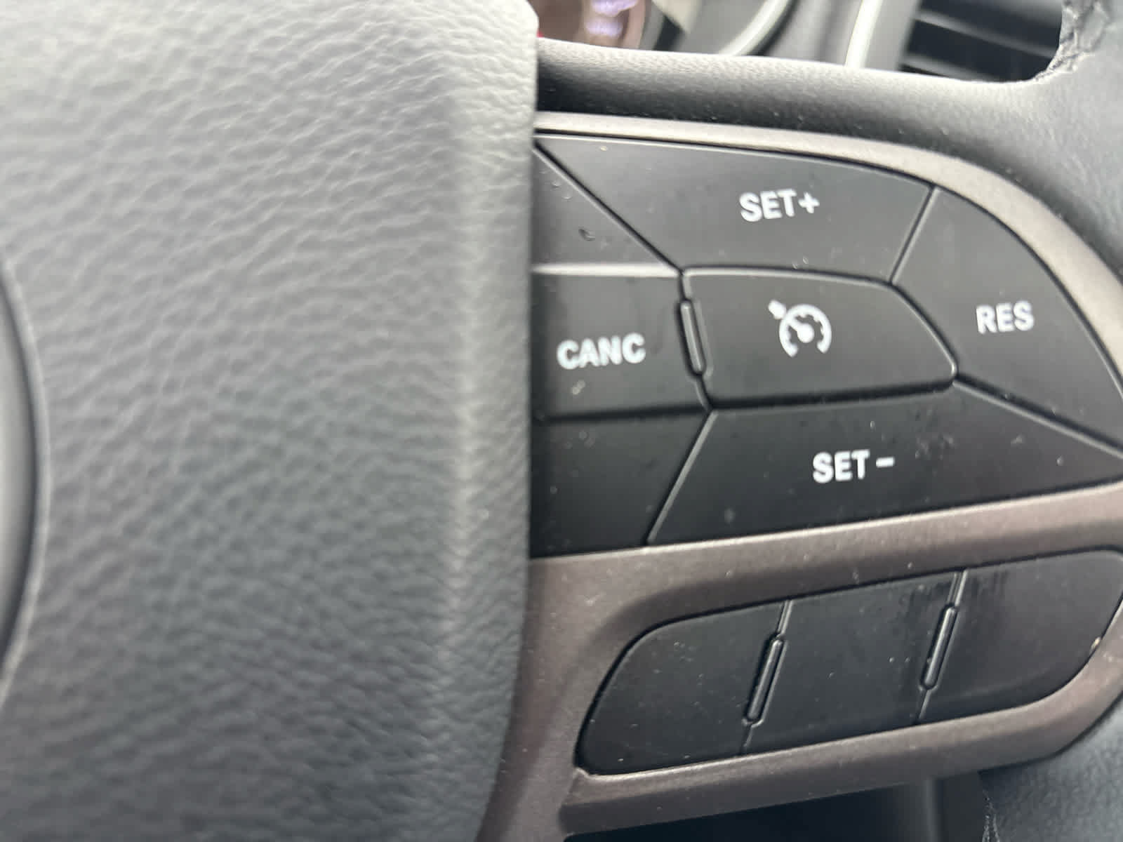 Used 2022 Jeep Cherokee Latitude Lux w/ Sun & Sound Group AWD/4WD image 9