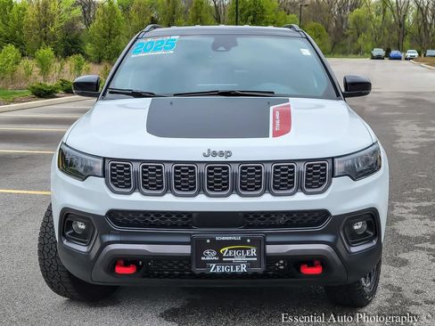 Used 2025 Jeep Compass Trailhawk AWD/4WD image 4