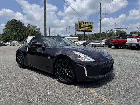 Used 2015 Nissan 370Z Touring RWD image 2
