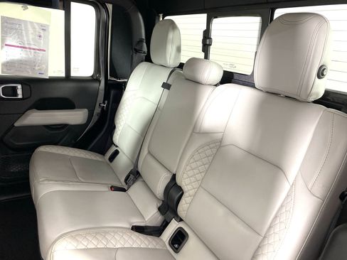 Used 2021 Jeep Gladiator Overland image 33